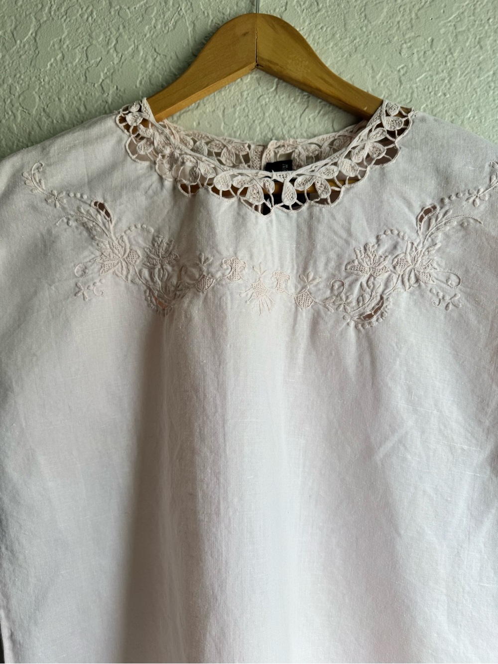VNTG David Matthew linen blend cotton lace-Trim Embroidered  — Pale Pink - Picture 3 of 9